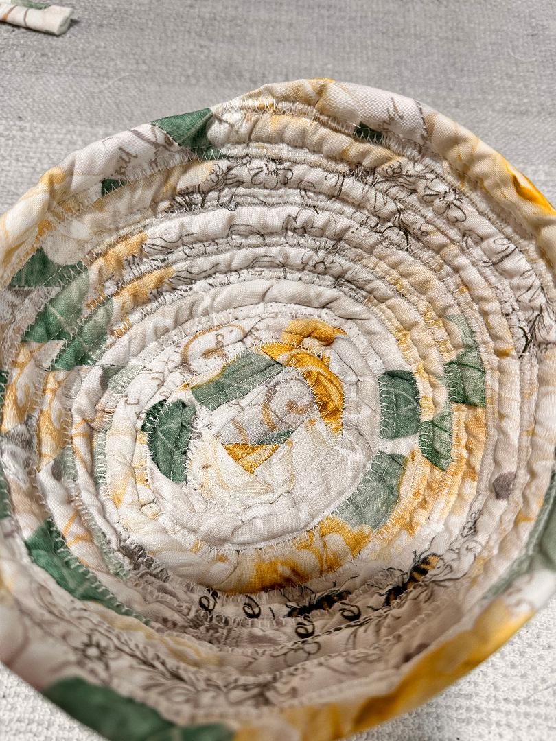 Jelly roll rope bowl